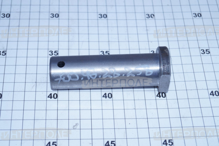 Ось (D=30мм, L=105мм одно отверстие)