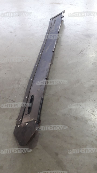 Щиток уплотнения переходной рамки наклонной камеры Акрос 590/595 (с 2014 г.)