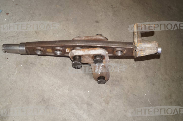 Скоба в сборе("поперечина",с вилкой 015) К-700