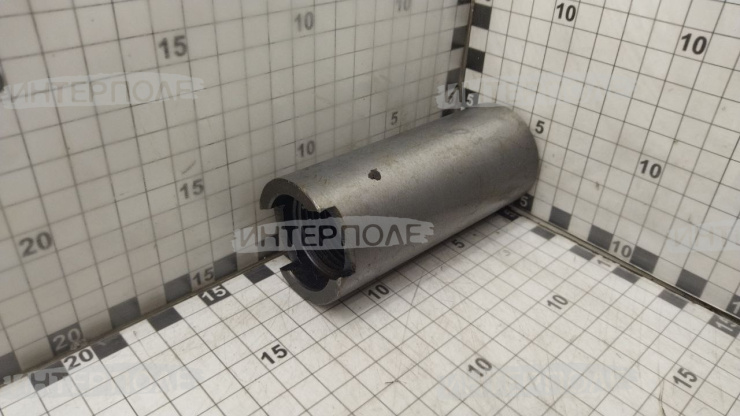 Ось качания (шкворень) МТЗ-82 с прорезью стар.обр , ОАО “ВЗТЗЧ”