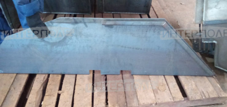 Щиток боковой правый К-700