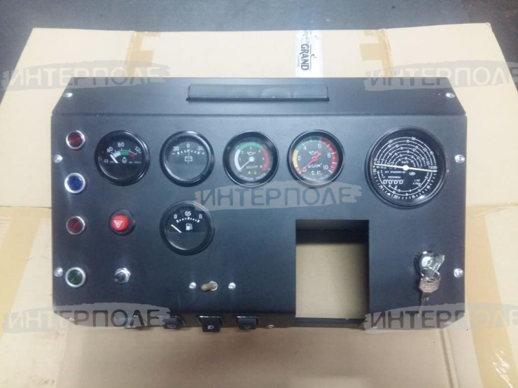 Кабина малая МТЗ-80/82 (замена МК на МК, цвет сине-черн.) (с щитком приборов, без отопителя, низкий пол) 