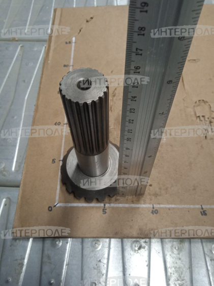 Вал-шестерня (z=18) углового редуктора John Deere (CTS,CTS II,6620,6622,7720,7721,8820,9400,9410,9500,9500SH,9510,9510SH,9600, 9610)