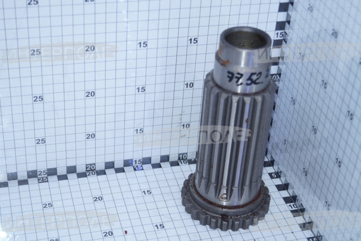 Вал ведомый реверс-редуктора\ходоуменьшителя ДТ-75