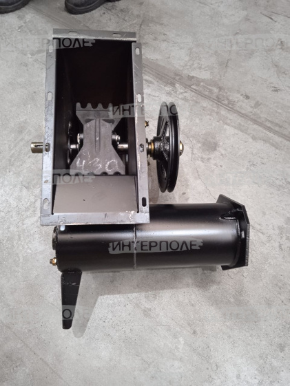 Устройство домолачивающее с кронштейном в сборе(посадка шнека d=35мм) Есиль-760,КЗС-1218 Гомсельмаш