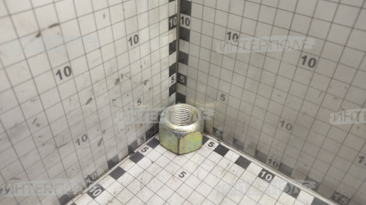 Гайка колеса правая