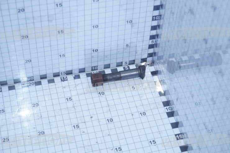 Болт шатуна с гайкой Т-40