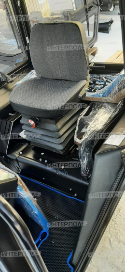 Кабина универсальная МТЗ-1221 УК (с сиденьем,с кронштейном крепления.капота для МТЗ-1221, цвет сине-черн.) 