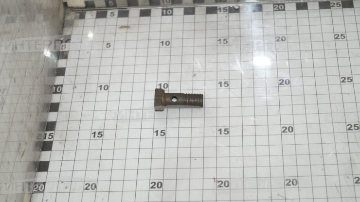 Болт зажимной