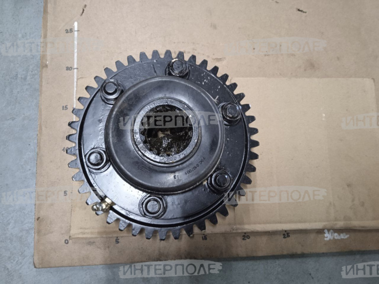 Муфта соединительная бортового редуктора и полуоси левая (с шестерней под датчик) Есиль-760,КЗС-1218,Есиль-750, КЗС-10К Гомсельмаш