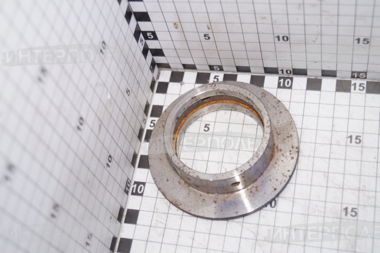 Втулка с буртиком