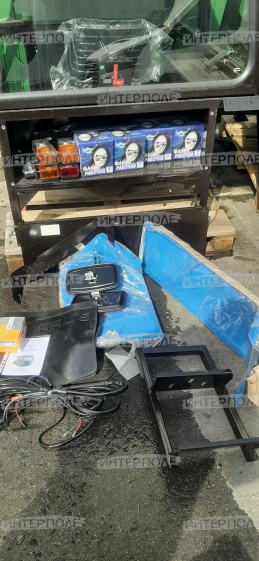 Кабина малая МТЗ-80/82 (замена МК на МК, цвет сине-черн.) (без щитка приборов, без отопителя, низкий пол) Беларусь