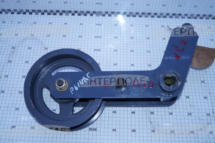 Рычаг (ролик натяжения) с рычагом привода гидронасоса Есиль-740,КЗС-812,КЗС-7,Есиль-730 Гомсельмаш