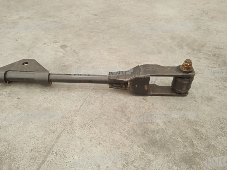 Тяга привода стрясной доски с сайлентблоком лев. усил. Есиль-740,КЗС-812,Есиль-760,КЗС-1218,Есиль-750,КЗС-10К Гомсельмаш