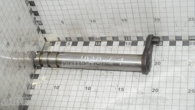 Валик с поводком управления ВОМ ОАО "МТЗ"