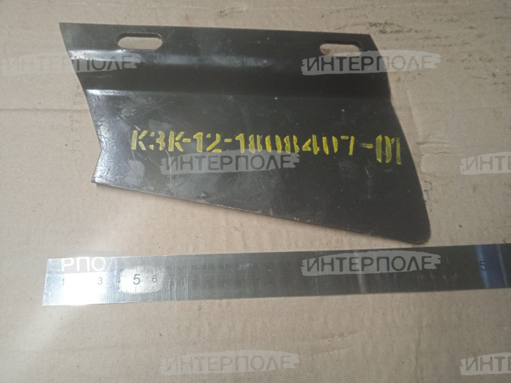 Щиток направляющий рамки переходной наклонной камеры лев. Есиль-760,КЗС-1218 Гомсельмаш