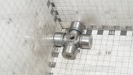 Крестовина кардана с/х машины, комб. (23,8х61,3)