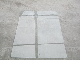 Стекло МТЗ (779х868) УК, боковое 3 отв. 