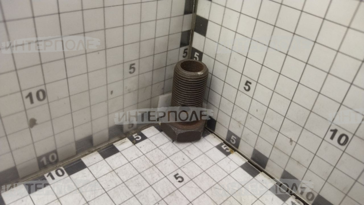 Болт зажимной