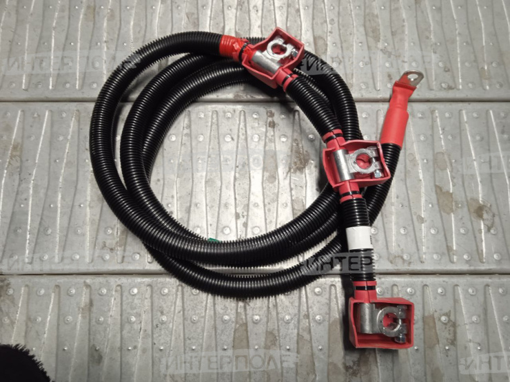 Кабель аккумулятора (+) John Deere