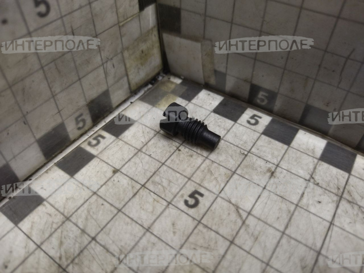 Винт стопорный