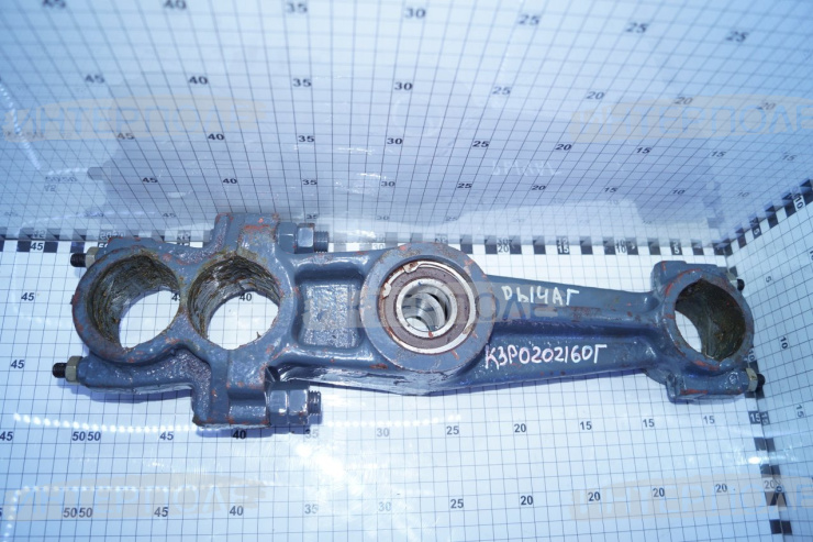 Рычаг привода очистки доски стрясной в сборе (с подш 180206 и крышками) Есиль-740,КЗС-812,Есиль-760,КЗС-1218,Есиль-750,КЗС-10К Гомсельмаш