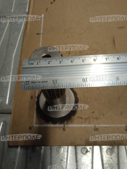 Вал-шестерня (z=18) углового редуктора John Deere (CTS,CTS II,6620,6622,7720,7721,8820,9400,9410,9500,9500SH,9510,9510SH,9600, 9610)