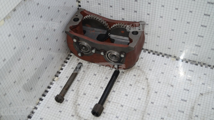 Механизм уравновешивания (41-2308-1 болт+01М-0110-02 болт) ДТ-75