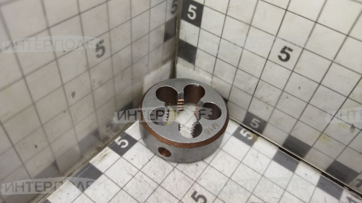 Плашка м/р М16х2 (DIN 223)