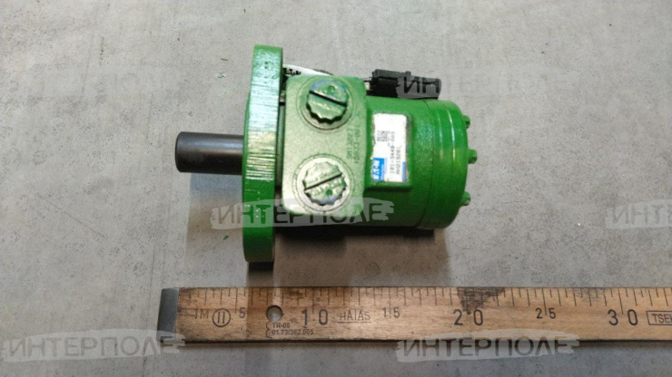 Мотор гидравлический (левый) John Deere (630D.635D)