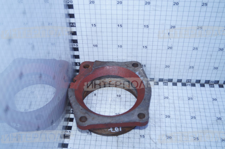 Стакан подшипника 700409 вторичного вала ДТ-75