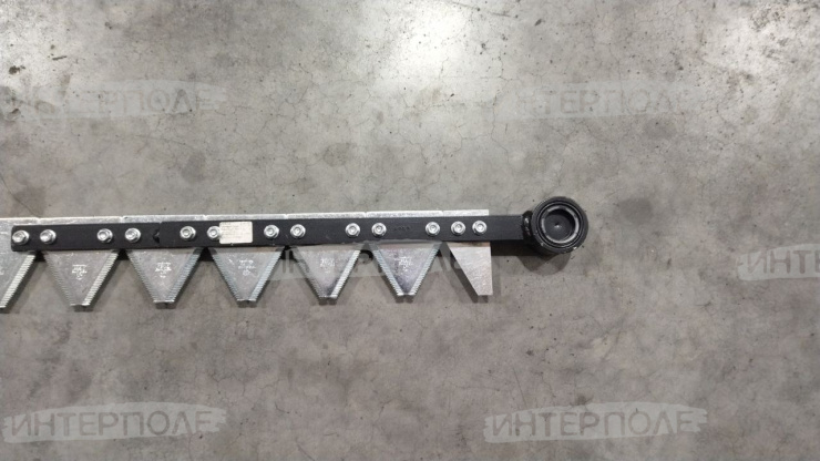 Нож секционный 10,5м. MacDon (комплект правый + левый), сегмент с мелкой насечкой, Шумахер