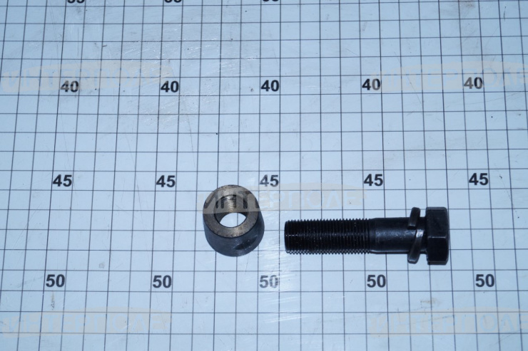 Втулка конусная с болтом ДТ-75