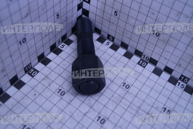 Шпилька колеса (с гайкой)