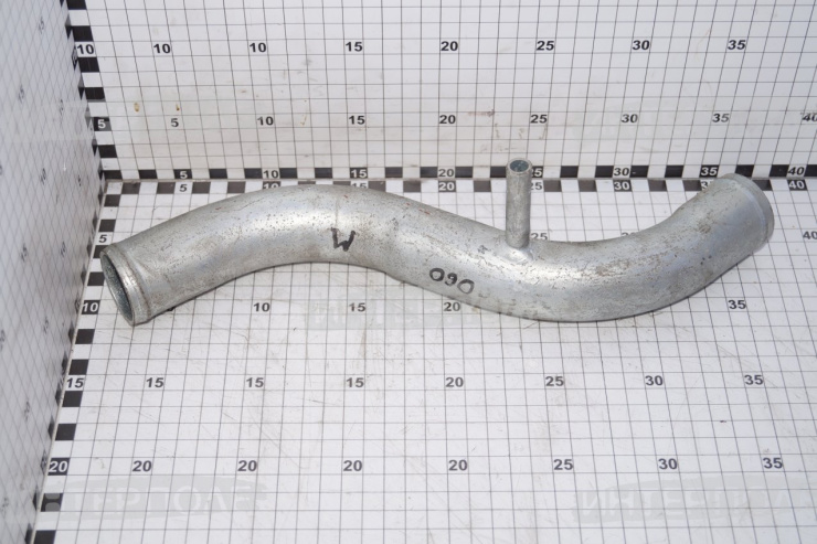 Труба в сборе (от расшир.бачка,"тройник") К-700