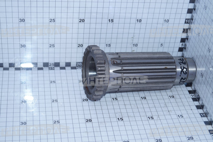 Вал ведомый реверс-редуктора\ходоуменьшителя ДТ-75