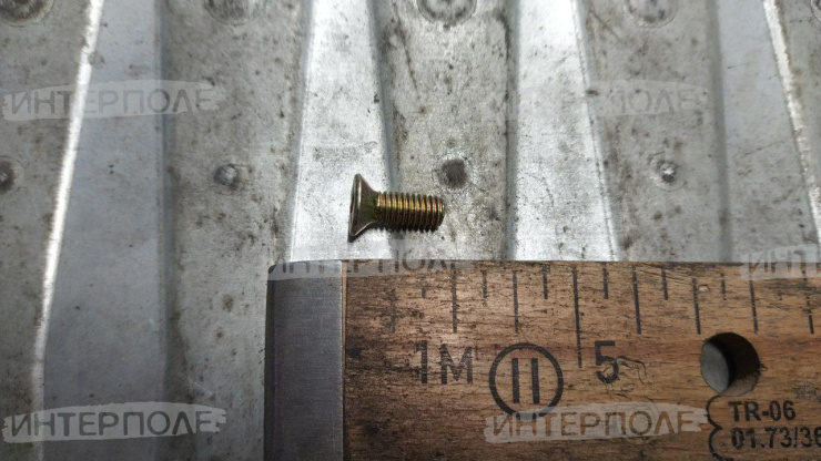 Винт крепления прокладки фиксатора прицепной тяги (Бюлер)