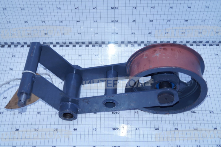 Рычаг (ролик натяжения) с рычагом привода гидронасоса Есиль-740,КЗС-812,КЗС-7,Есиль-730 Гомсельмаш