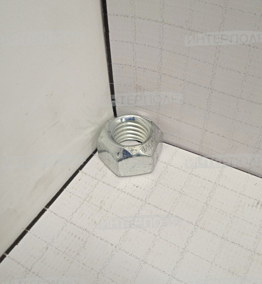 Гайка 5/8" шестигранная стопорная John Deere