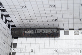 Шпилька 20х1,5 колеса К-700, К-701