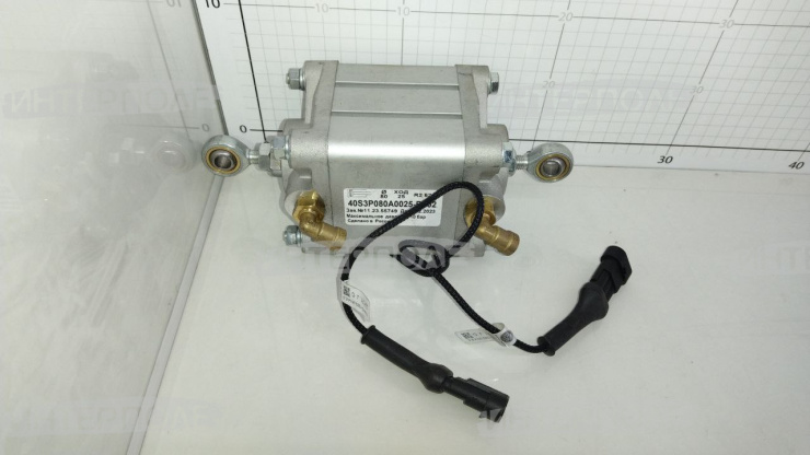 Пневмоцилиндр КПП управления задним мостом/раздаткой (повышенная, пониженная) (квадраный) (-744)