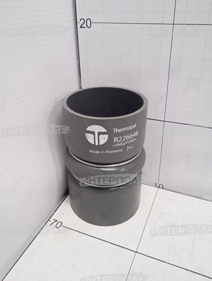 Шланг (патрубок) John Deere Оригинал