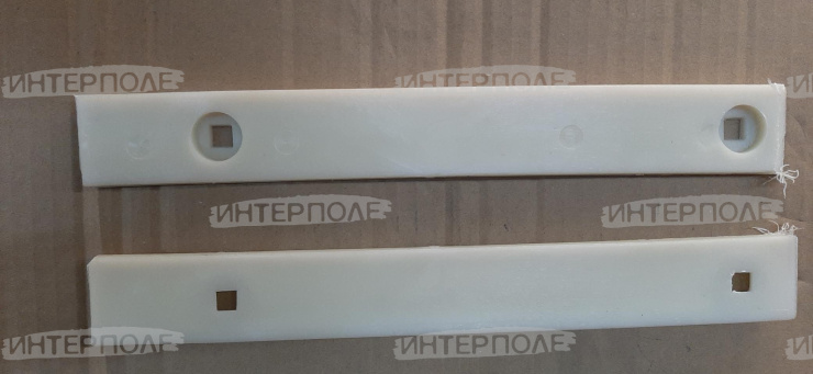 Накладка успокоителя наклонной камеры с 2013г. (L=295 + срез, под болт М8х20) Есиль-760,КЗС-1218,Есиль-750,КЗС-10К