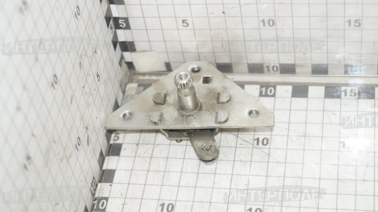 Привод замка правый