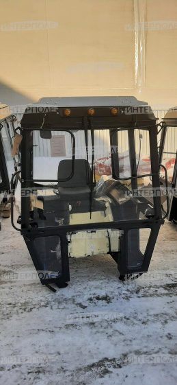 Кабина универсальная МТЗ-1221 УК (с сиденьем,с кронштейном крепления.капота для МТЗ-1221, цвет сине-черн.) 