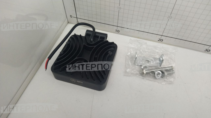 Фара светодиодная квадратная 48WS 16х3W-61mm 3000LM Epistar (Spot) Направленный свет универсальная 12-24В