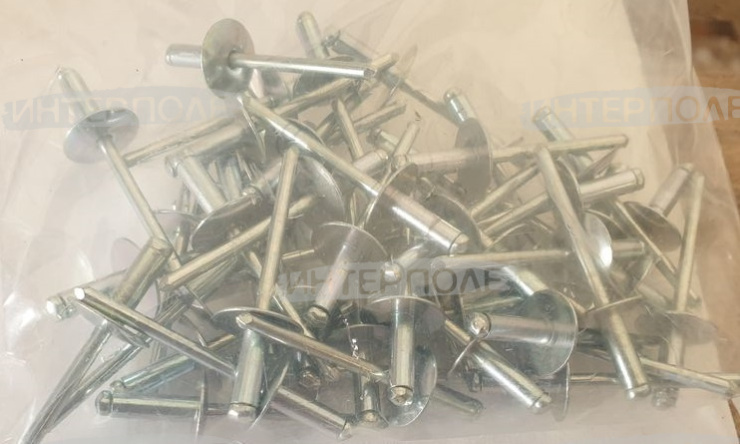 Заклепка John Deere