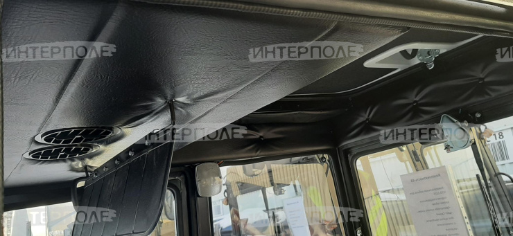 Кабина универсальная МТЗ-1221 УК (с сиденьем,с кронштейном крепления.капота для МТЗ-1221, цвет сине-черн.) 