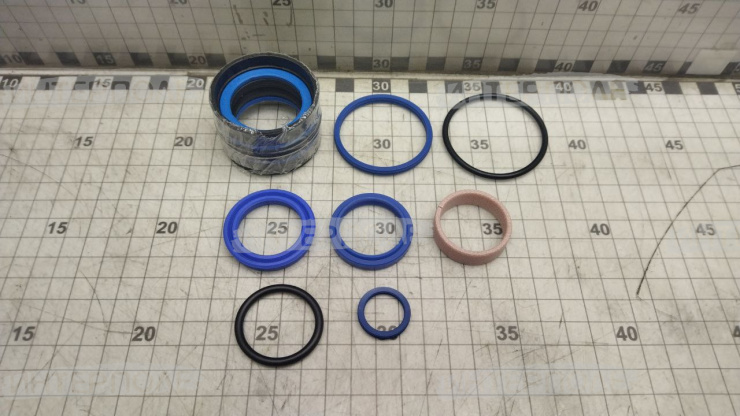 Ремкомплект гидроцилиндра выброс тюка, задняя крышка ПР-Ф, КРН 2,1 , КДН-210, СНУ-0,5 (премиум)