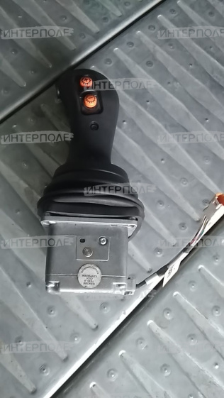 Джойстик управления трансмисией (Бюлер серия HHT, 2000)